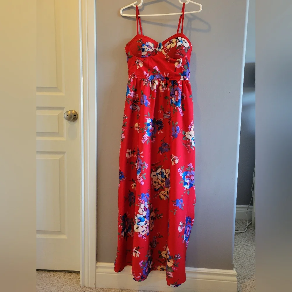 Size S B.O.G. Bustier Summer Dress. - Picture 2 of 10